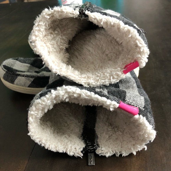 Roxy Cedar Plaid Boots - Picture 6 of 7